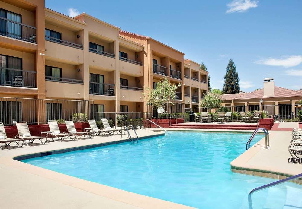Courtyard By Marriott Bakersfield Exterior foto