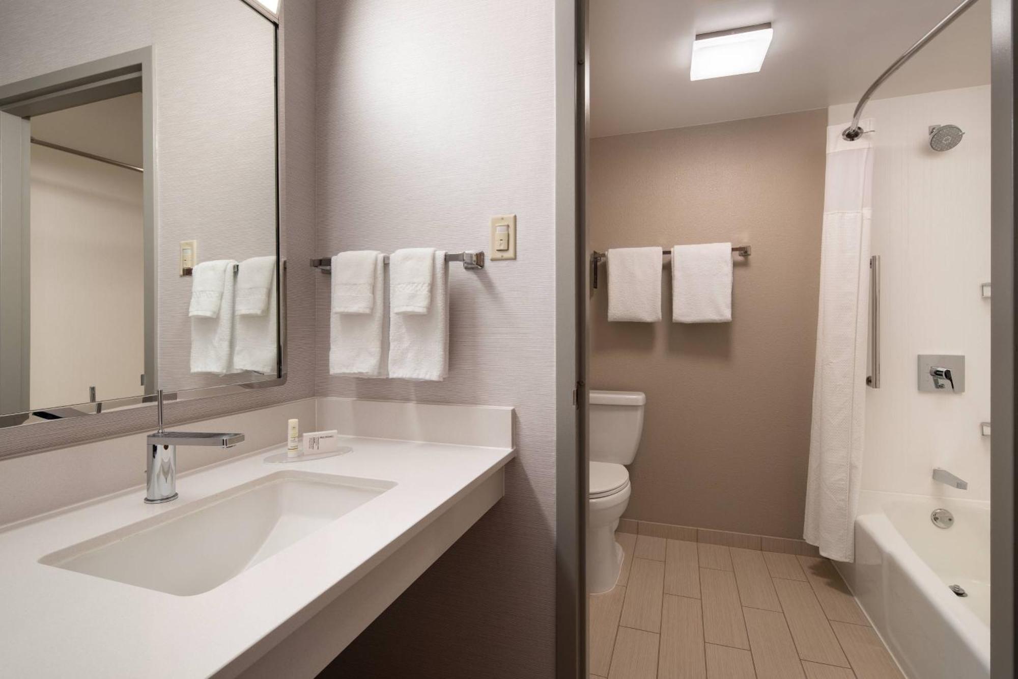 Courtyard By Marriott Bakersfield Exterior foto
