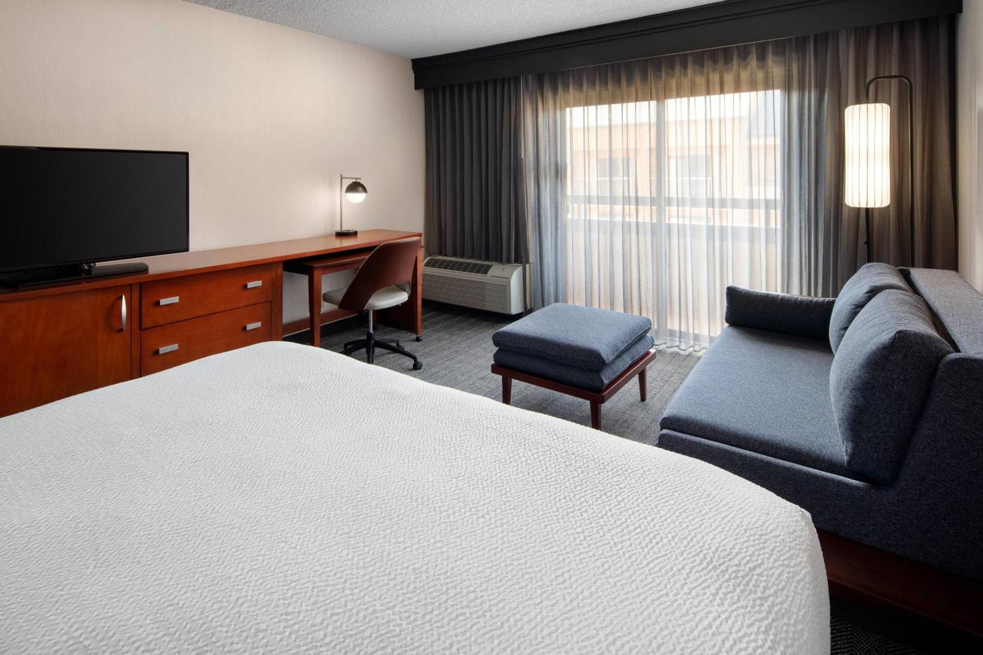 Courtyard By Marriott Bakersfield Exterior foto