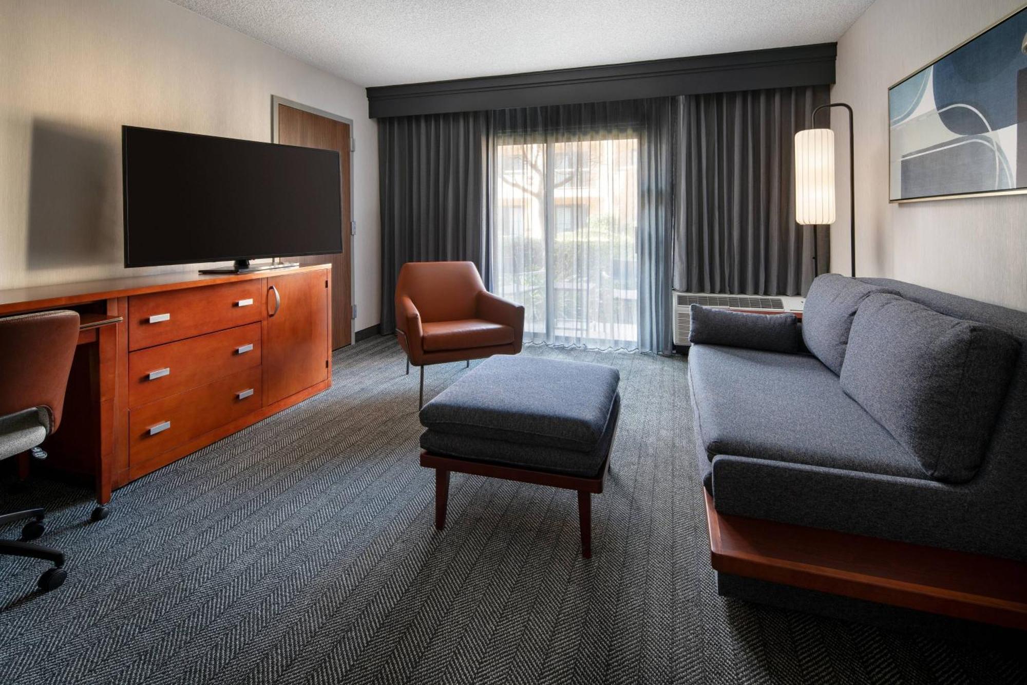 Courtyard By Marriott Bakersfield Exterior foto